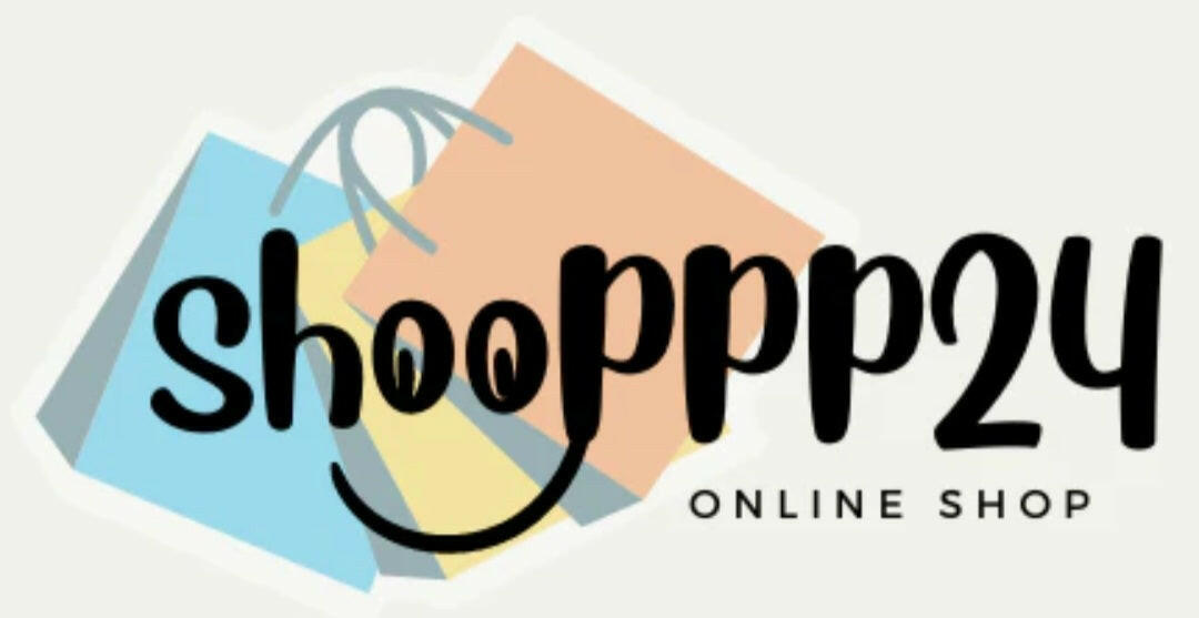 Logo von Shooppp24, ein Online-Shop mit einer Illustration von Einkaufstaschen in verschiedenen Farben hinter dem Markennamen, geschrieben in modernen und fließenden Buchstaben.