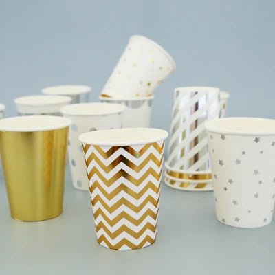 Pack of 10 golden paper cups – party tableware with polka dots and stripes, for birthday, decorations and events