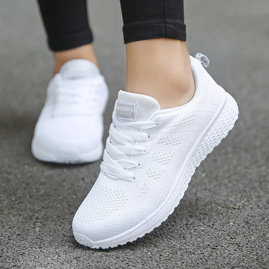 Frauen Casual Schuhe, modische atmungsaktive Wanderschuhe aus Mesh, flache weiße Turnschuhe für Frauen