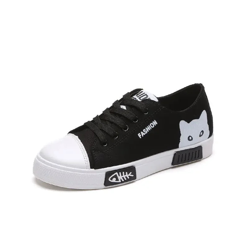 Women spring shoes with cartoon cats, comfortable flat casual shoes, vulcanized sneakers, white shoes for ladies.