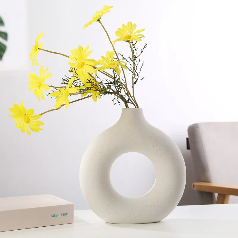 Nordische Keramikvase in Kreisform, Hohles Donut-Design, Dekoration für Wohnzimmer & Büro